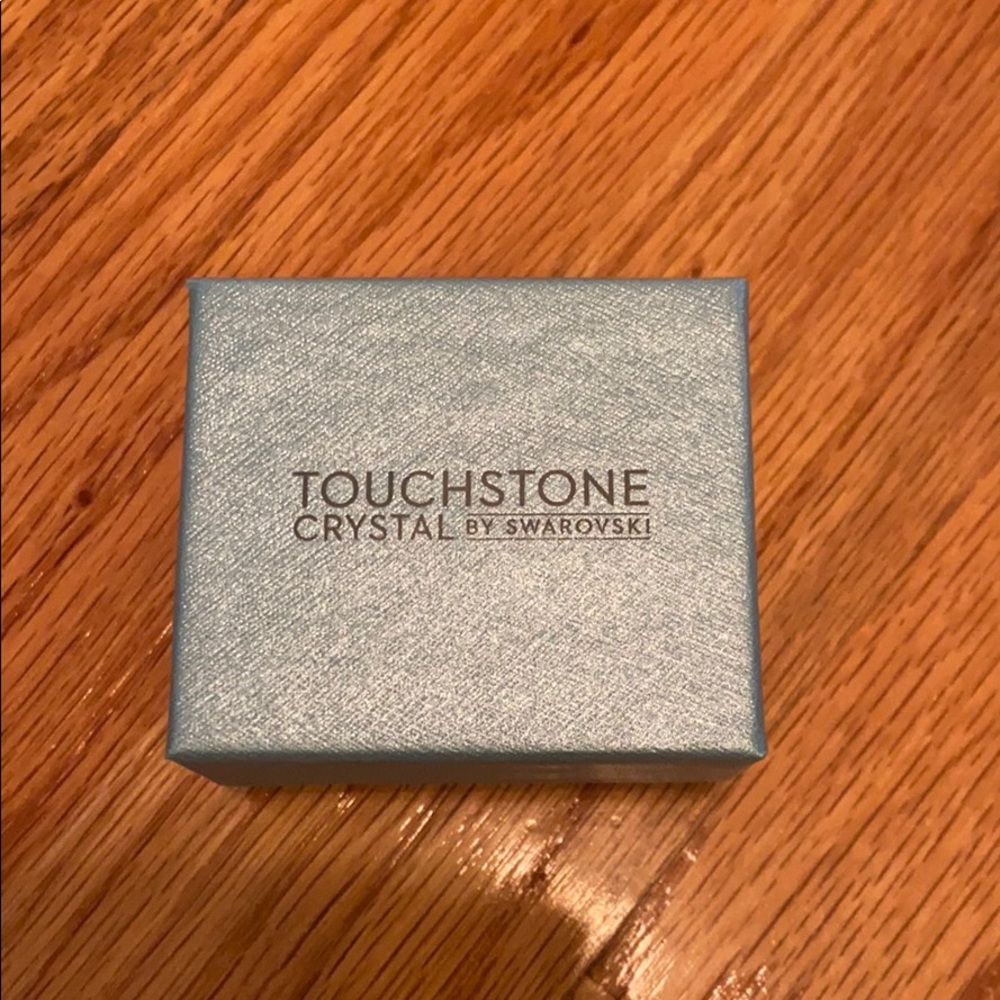 Touchstone Crystal curled up ring size 6